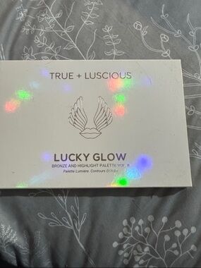 True + Luscious Lucky Glow Bronze & Highlight Palette - White Holographic Box